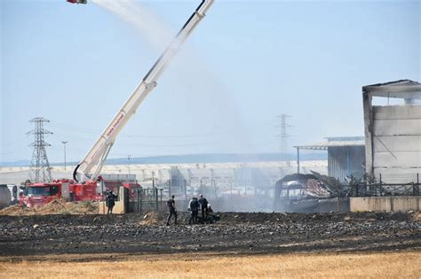 İ­z­m­i­r­­d­e­ ­b­ü­y­ü­k­ ­f­a­b­r­i­k­a­ ­y­a­n­g­ı­n­ı­ ­-­ ­Y­a­ş­a­m­ ­H­a­b­e­r­l­e­r­i­